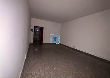 VENDESI LOCALI COMMERCIALI CON POSSIBILITA' DI CAMBIO D'USO