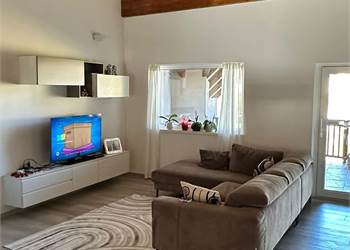 DUPLEX PANORAMICO RISTRUTTURATO CON GIARDINO CLASSE A